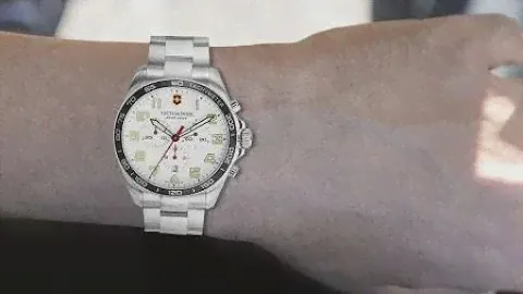 Victorinox Fieldforce Chrono in White, 42 mm - 241856  #victorinoxwatch #victorinox #victorinoxinox