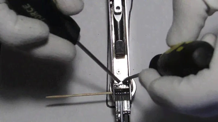 Установка пружины фиксатора в МУЛЬТИТУЛЕ VICTORINOX SwissTool