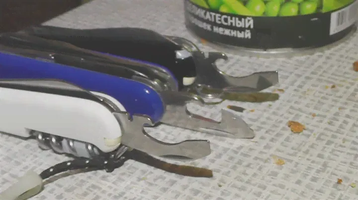 Битва открывашек швейцарских ножей Victorinox! Универсальная vs обычная