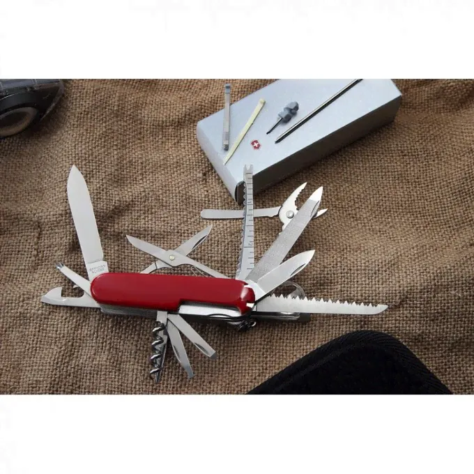 Нож VICTORINOX SWISS CHAMP 1.6795