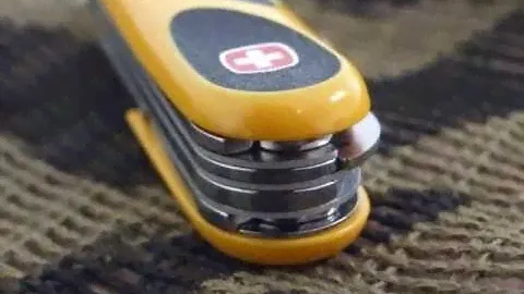 Wenger EvoGrip S 18 (Yellow)